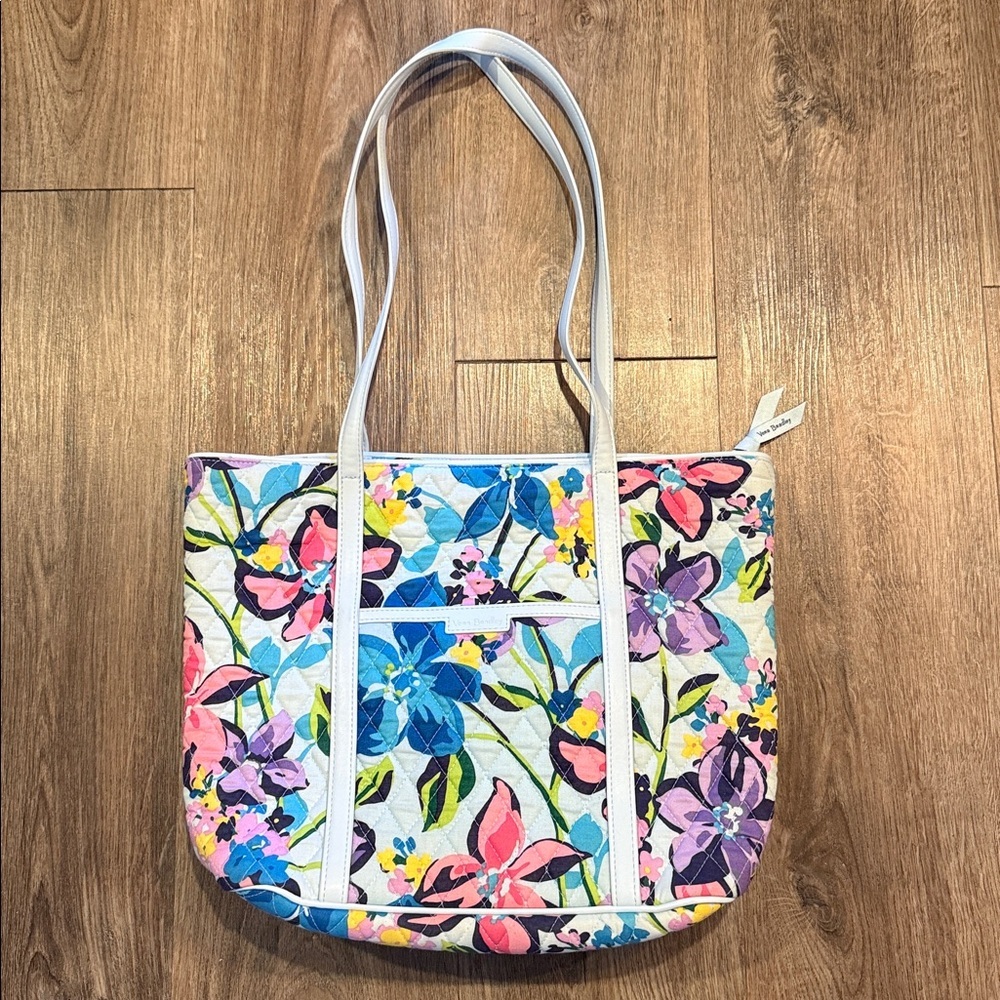 Vera Bradley Medium Trimmed Vera Tote In Far Out Floral